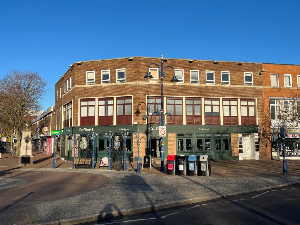 Lot: 47 - FREEHOLD TOWN CENTRE COMMERCIAL INVESTMENT - Freehold Commercial Investment Opportunity in Gosport High Street
